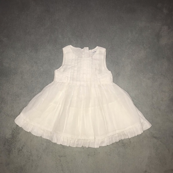 ⭐️NWOT⭐️ Baby Gap White Dress and Silver Shoes - Picture 6 of 6